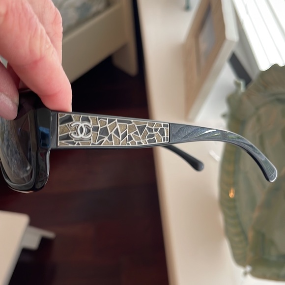 Chanel sunglasses - Picture 3 of 9